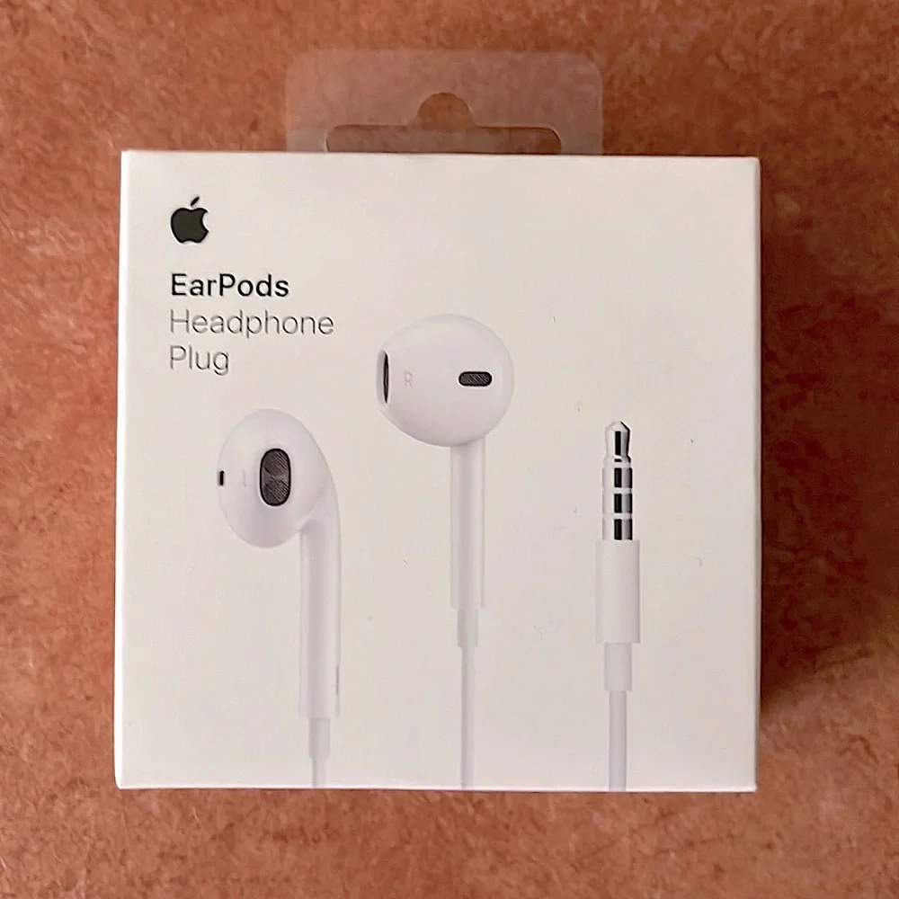 Apple EarPods headphone plug
